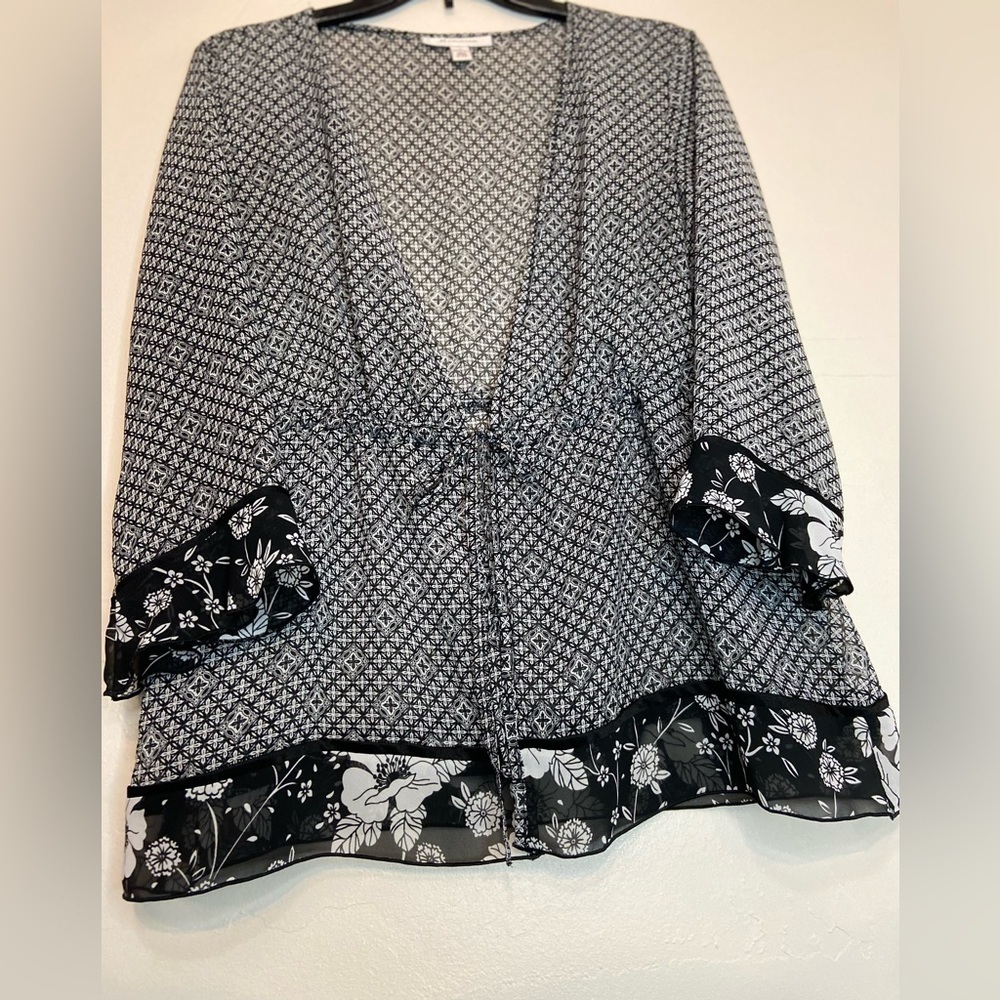 JM Collection~Blk/Wht Sheer Cardigan~Pull-Tie Closure~Floral Hem & Cuffs~Size 8